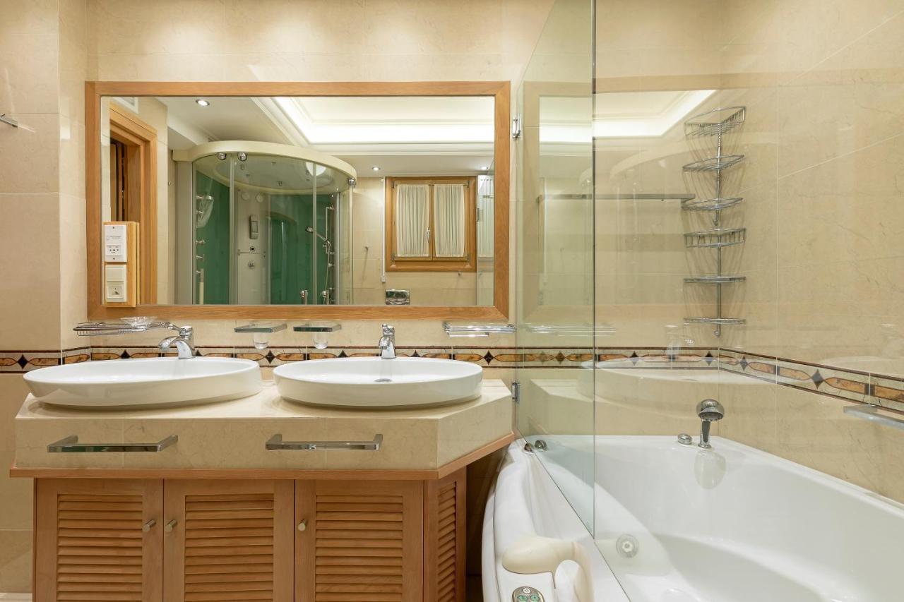 Vouliagmeni'S Elegance By Acropolis Suites Athene Buitenkant foto